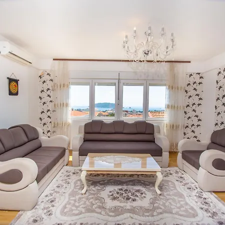 Sea View Lazi Daire Budva